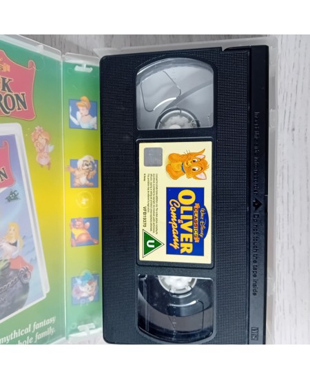 OLIVER & COMPANY VHS TAPE - RARE RETRO MOVIE SERIES