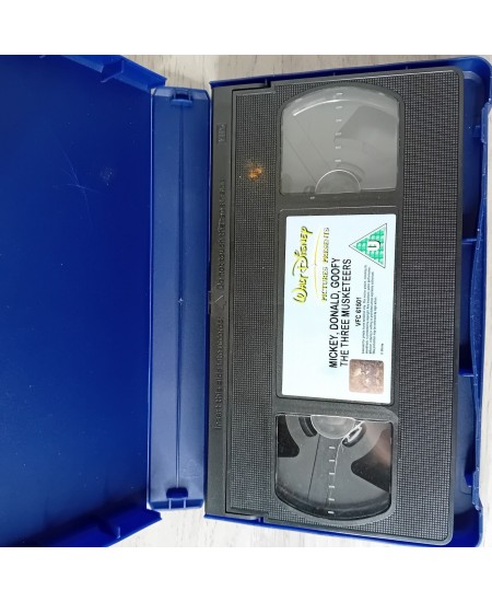 THE THREE MUSKETEERS VHS TAPE - RARE RETRO MOVIE SERIES KIDS