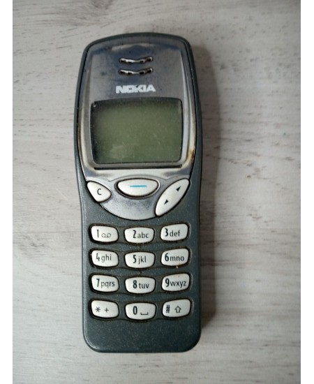NOKIA 3210 MOBILE PHONE RETRO VINTAGE - VERY RARE - SPARES OR REPAIRS