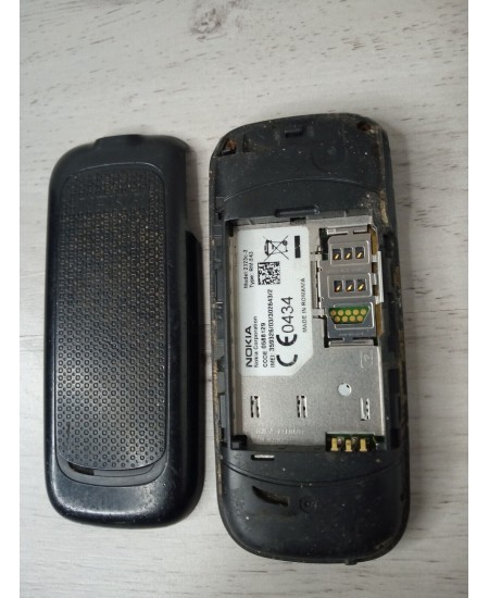 NOKIA 2323-C2 MOBILE PHONE RETRO VINTAGE - VERY RARE - SPARES OR REPAIRS -
