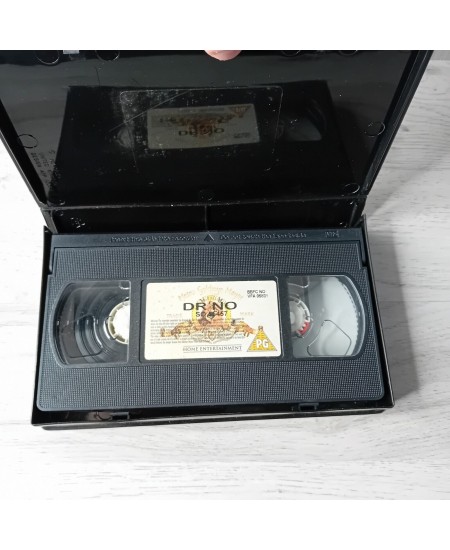 DR NO JAMES BOND VHS TAPE - RARE RETRO MOVIE SERIES