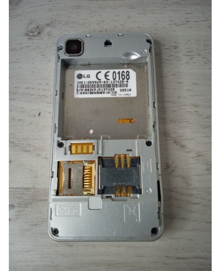 LG GD510 MOBILE PHONE RETRO VINTAGE - VERY RARE - SPARES OR REPAIRS