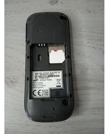 SAMSUNG GT-E1200I MOBILE PHONE RETRO VINTAGE - VERY RARE - SPARES OR REPAIRS --