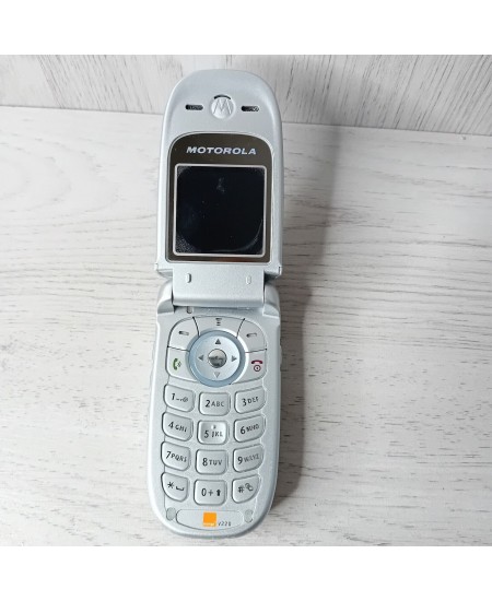 MOTOROLA V220 MOBILE PHONE - NOT TESTED SPARES OR REPAIRS