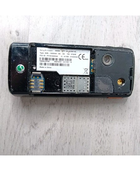 SONY ERICSSON W200I MOBILE PHONE- NOT TESTED SPARES PARTS OR REPAIRS