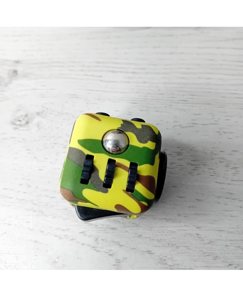 FIDGET CUBE CAMO COLOUR IN CASE - GREAT CONDITION