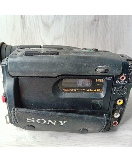 SONY HANYCAM VIDEO Hi8 CAMCORDER - VINTAGE RARE VIDEO CAMERA SPARES OR REPAIRS