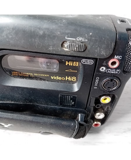 SONY HANYCAM VIDEO Hi8 CAMCORDER - VINTAGE RARE VIDEO CAMERA SPARES OR REPAIRS