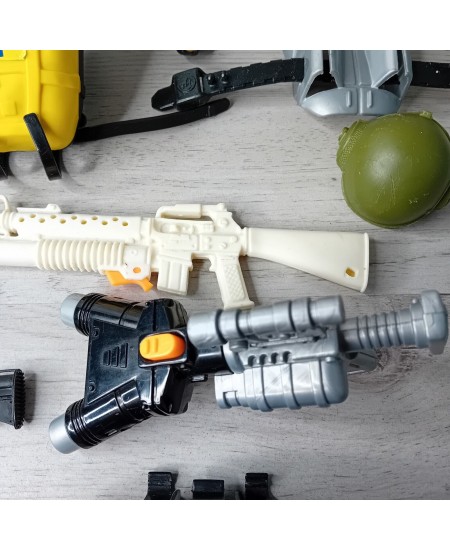 ACTION MAN ACTION FIGURE WEAPONS & ACCESSORIES BUNDLE - RARE RETRO TOY JOBLOT