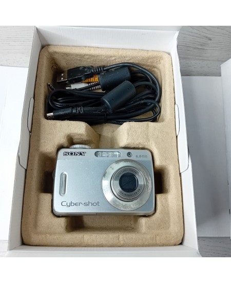 SONY DSC-500 CYBER-SHOT CAMERA IN BOX - TESTED & WORKING - RARE RETRO CAMERA